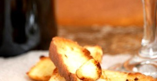 Хлеб с печеным чесноком