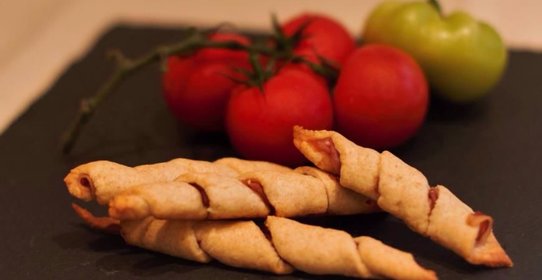 Печенье с начинкой из сыровяленого мяса.