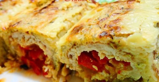 Рулетики из кабачков с куриным филе и овощами в духовке