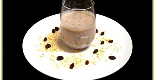 Банановый смузи с голубикой