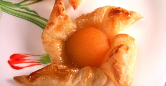 Слоенки с абрикосами