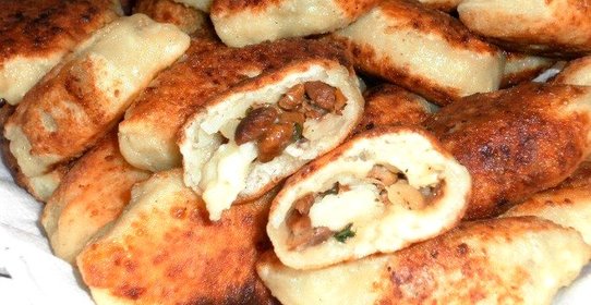 Пирожки из творожного теста с грибами и камамбером