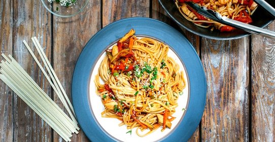 Курица терияки с лапшой