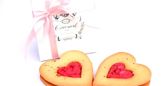 Печенье имбирное с клюквой и розовым перцем