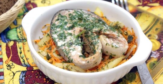 Кета с овощами в духовке