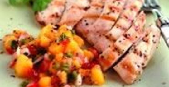 Куриное филе гриль с фруктовой сальсой от Le Cordon Bleu