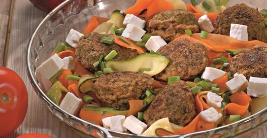 Оладьи из зеленого горошка с овощами и фетой