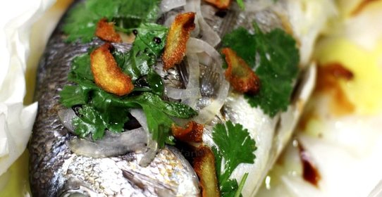 Дорада на пару с имбирным маслом и кинзой по‑японски