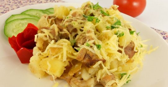 Картофель отварной с индюшиным мясом и сыром