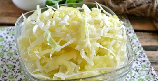 Капуста, маринованная с перцем и луком