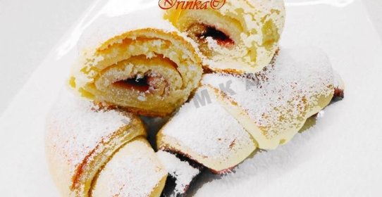 Рогалики с ягодным джемом