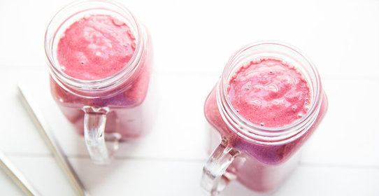 Смузи с малиной и свеклой