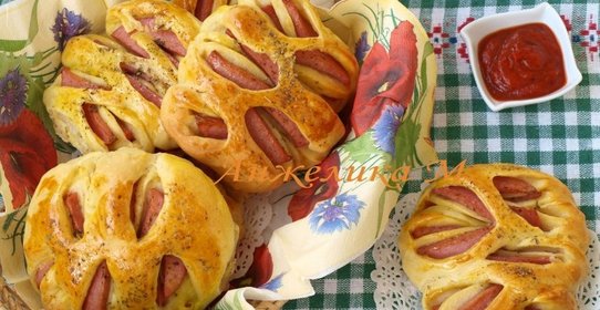 Булочки с колбасой