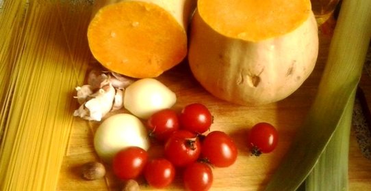 Паста капеллини с тыквой и помидорами черри