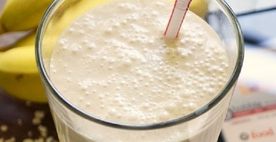 Смузи с бананом и овсяными хлопьями