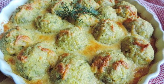 Рисовые шарики под сливочно-сырной заливкой