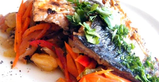 Скумбрия с овощами