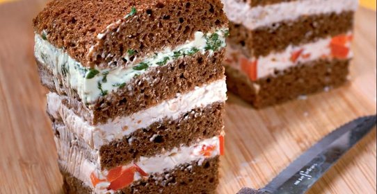 Башенки из черного хлеба