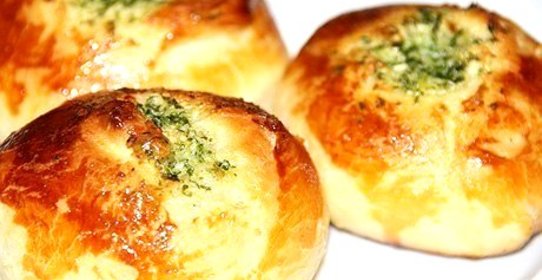 Чесночные булочки с зеленью