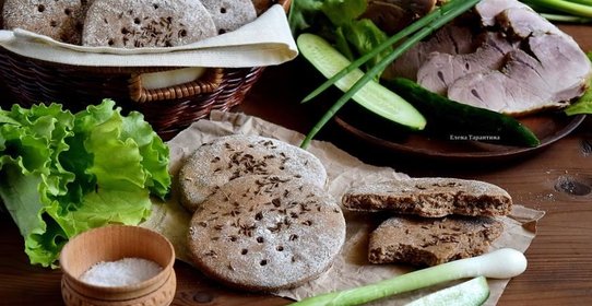 Лепешки ржаные с тмином