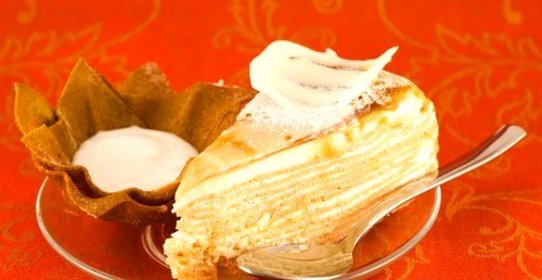 Слоеный пирог с творогом, медом и лимонной цедрой