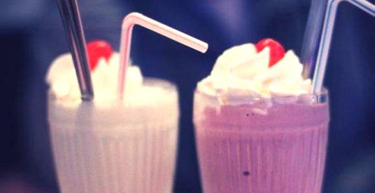 Молочный коктейль с вишней