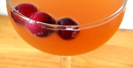Простой коктейль с клюквой