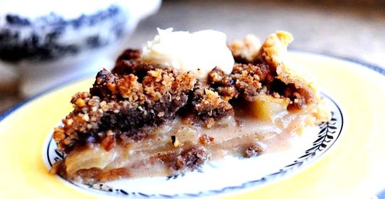 Яблочный пирог с орехами