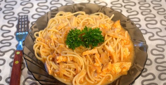 Спагетти под соусом