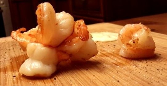 Креветки с лимонно-чесночным соусом