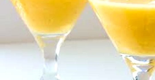 Витаминный напиток из ананаса и банана