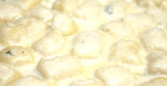 Ньокки в сливочном соусе с беконом