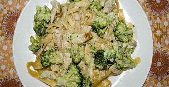 Курица с брокколи в сливках