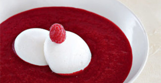 Суп из малины с безе