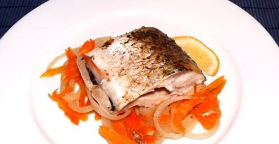 Рыба, запеченная в духовке кусочками