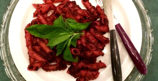 Пенне со свекольным тапенадом