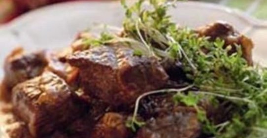 Баранина тушеная со сливами