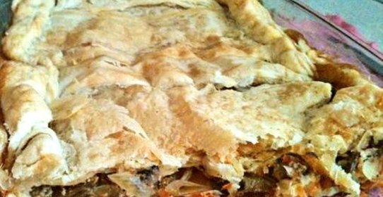 Пирог с грибами, сметаной и сыром