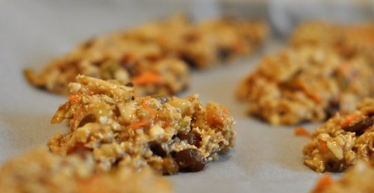 Овсяные плюшки с орехами, изюмом и бананом