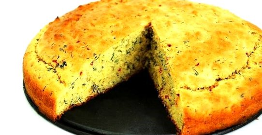 Кукурузный хлеб с чили, зеленым луком и укропом