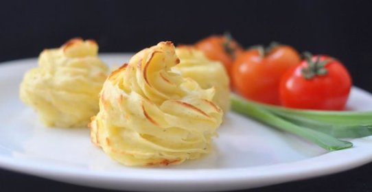 Картофель «Дюшес» с пармезаном и мускатным орехом