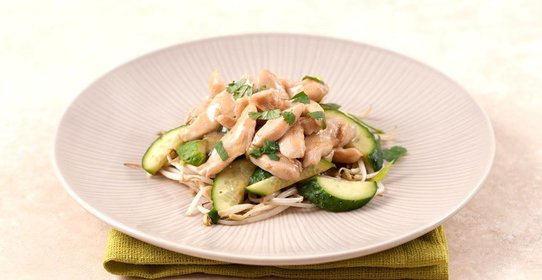 Курица с соевыми ростками по‑азиатски