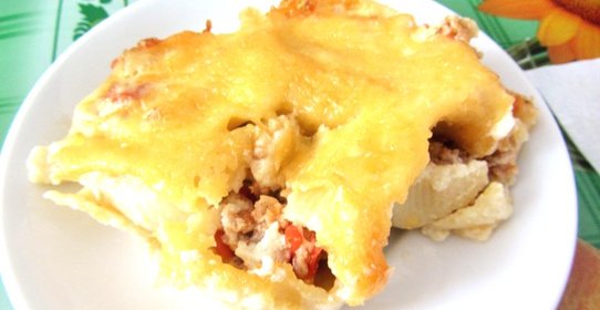 Каннеллони с курицей и грибами под соусом бешамель