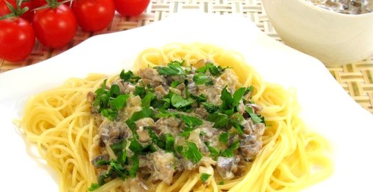 Спагетти с грибным соусом