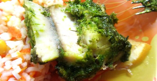 Рыба под пастой, запеченная на лимоне