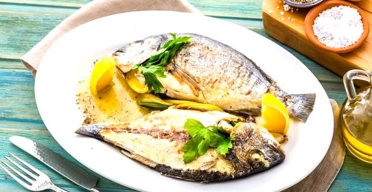 Дорада, маринованная с травами