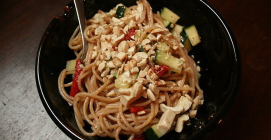 Холодная лапша с тофу и кешью