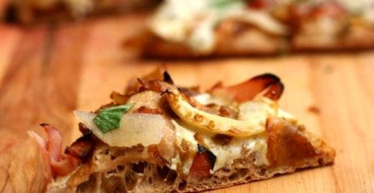 Пицца с карамелизованным луком и фенхелем