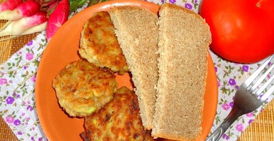 Биточки из фарша и кабачка