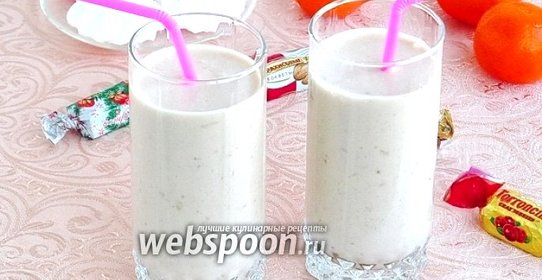 Коктейль молочно-банановый с карамельным пудингом и мороженым